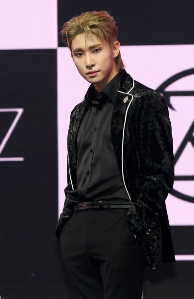 [TEN 포토] 트렌드지 리온 '강렬한 눈빛'