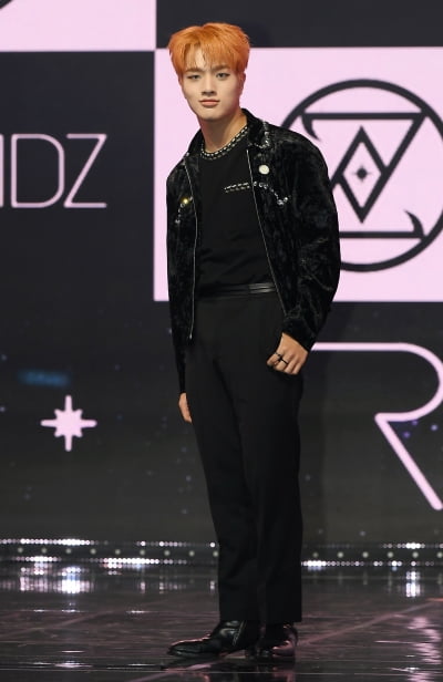 [TEN 포토] 트렌드지 예찬 '사랑스러운 막내 미소'