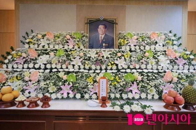 [TEN 포토] 故 송해 '현역 최고령 진행자 기억하며'