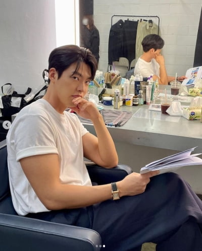 '신민아♥' 김우빈, 마동석과 팔씨름 한판?...남성미 UP[TEN★]