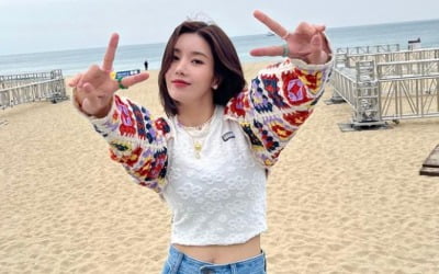 '아이즈원 출신' 권은비, 개미 허리+글래머 완벽한 조합이네[TEN★]