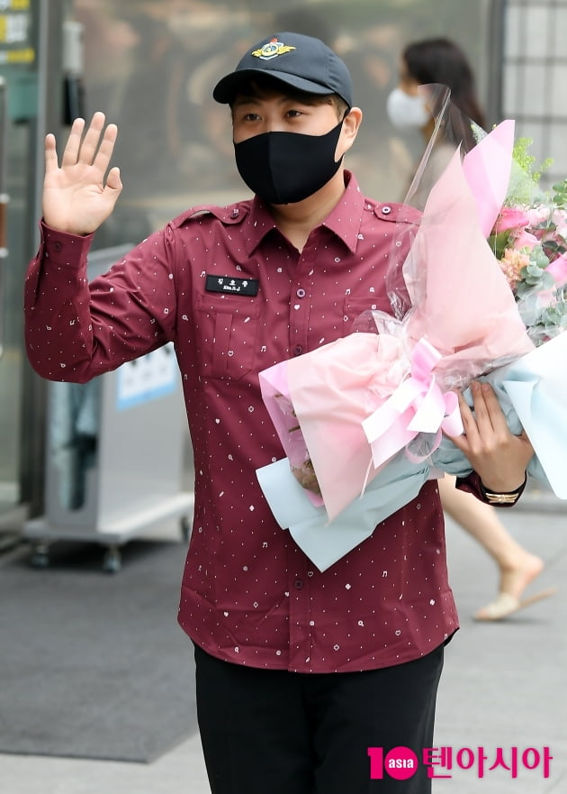 [TEN 포토] 김호중 '사회인으로 인사드려요'
