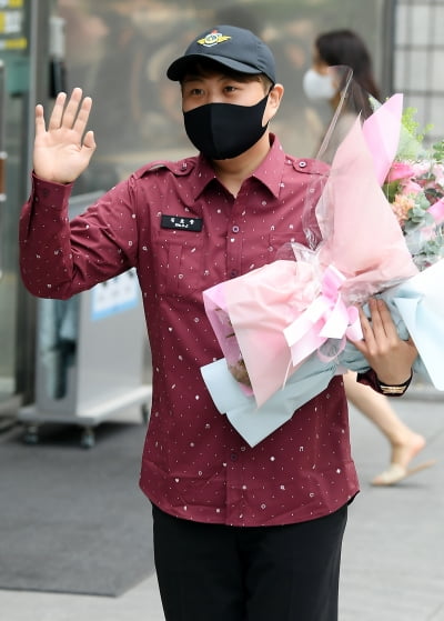 [TEN 포토] 김호중 '사회인으로 인사드려요'