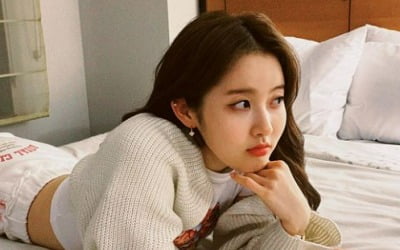 '박남정 딸' 스테이씨 시은, 침대 위에서 누구 기다리나[TEN★]