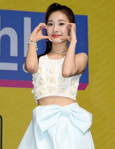 [TEN 포토] 우아! 민서 '깜찍한 볼하트'