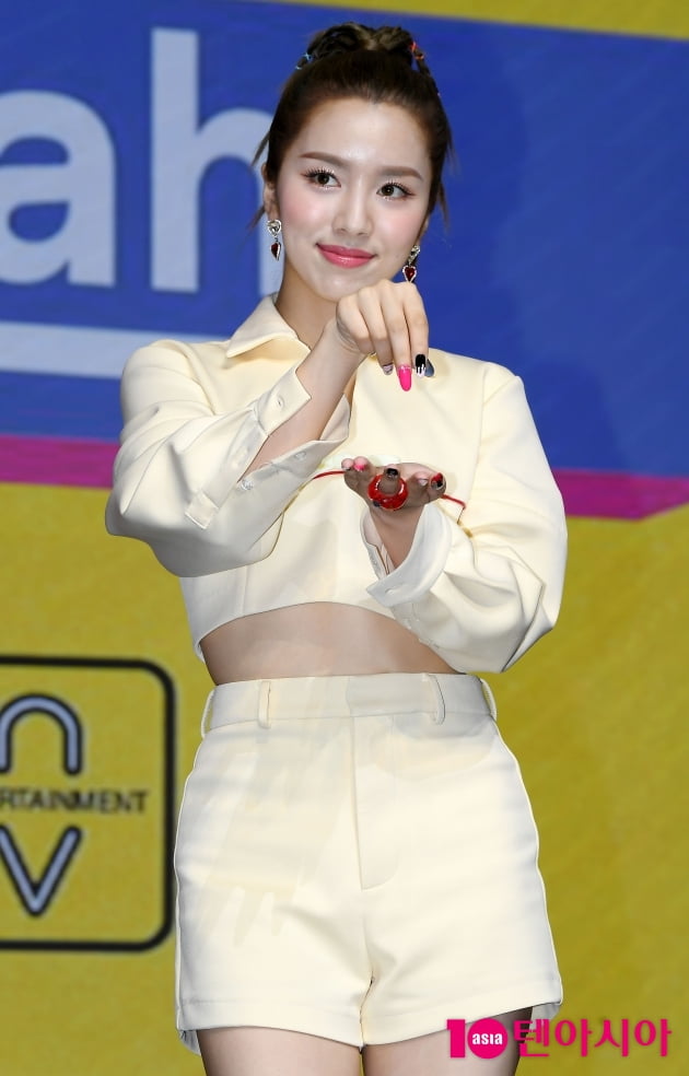 [TEN 포토] 우아! 루시 '시그니처 포즈로'