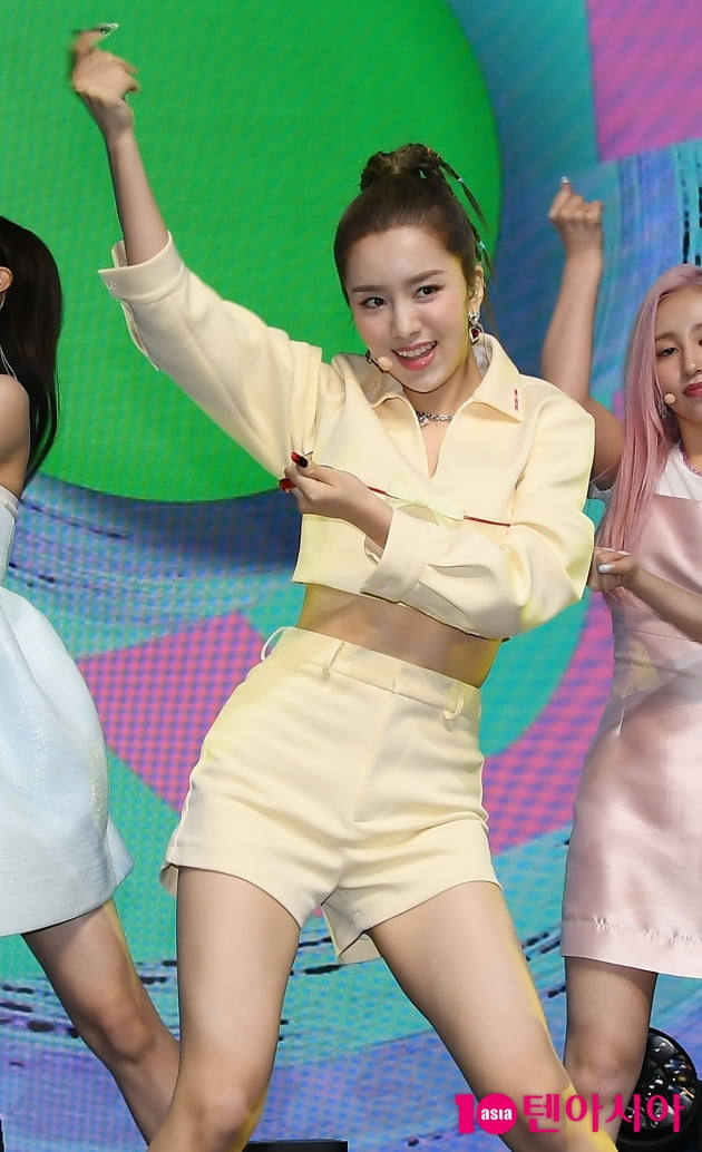 [TEN 포토] 우아! 루시 '심쿵한 표정'