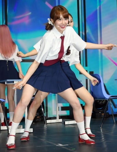 [TEN 포토] 우아! 나나 '설탕 같은 달달한 미소'