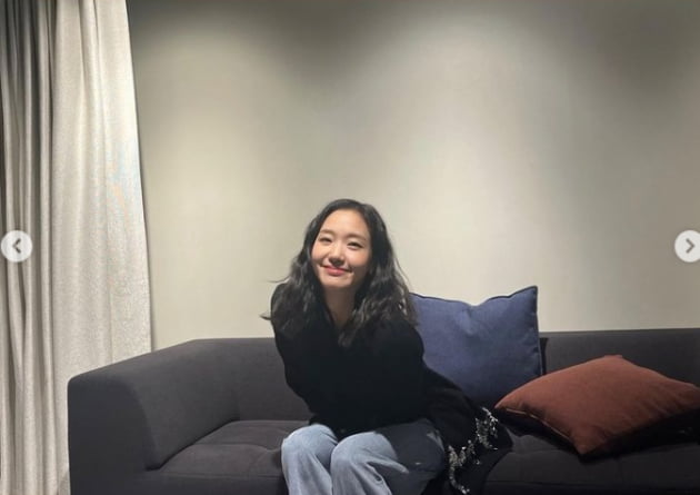 김고은, 모태미녀의 꽃미소...한지민 "아이~ 예뻐라 😍❤️"[TEN★]