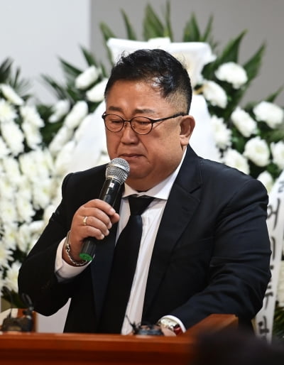 [TEN 포토] 故 송해 영결식 추도사 하는 이용식
