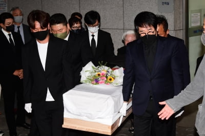 [TEN 포토] 故 송해 운구하는 양상국-최양락