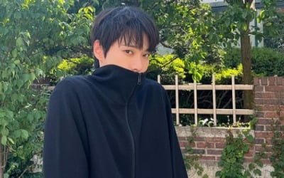 NCT 도영, 가려도 빛나는 훈훈함…남친짤 갱신[TEN★]