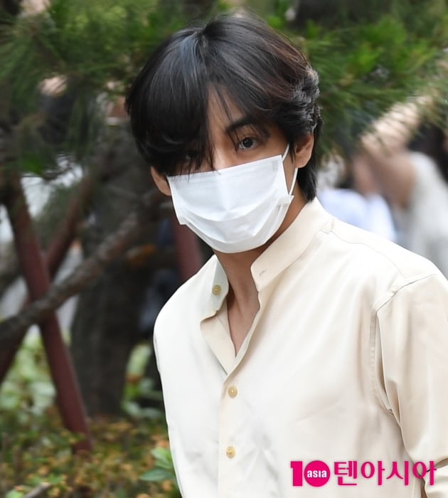 [TEN 포토] 방탄소년단 뷔 '심쿵 눈맞춤'