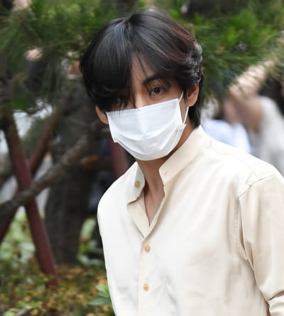 [TEN 포토] 방탄소년단 뷔 '심쿵 눈맞춤'