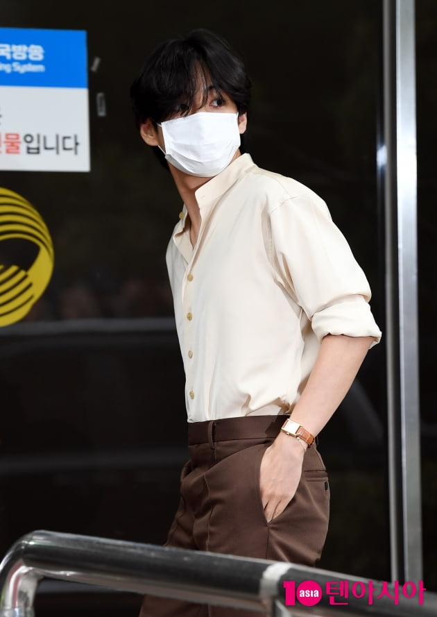 [TEN 포토] 방탄소년단 뷔 '뒤돌아보면 심멎'