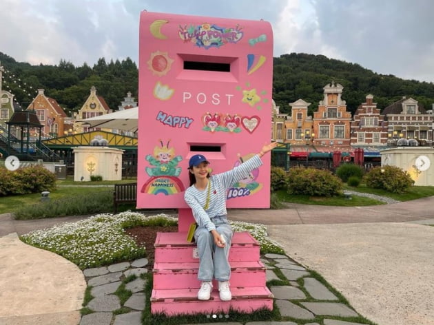 전소민, 부모님 모시고 효도여행...꽃 기죽이는 미모[TEN★]