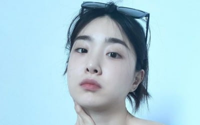 '브브걸' 유나, 어깨라인 다 드러냈네…은지 찐친 케미 "옷입길"[TEN★]