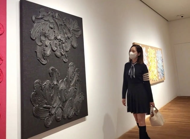 '안성현♥' 성유리, 브랜드 T사 의상도 찰떡…쌍둥이맘의 화려한 외출[TEN★]