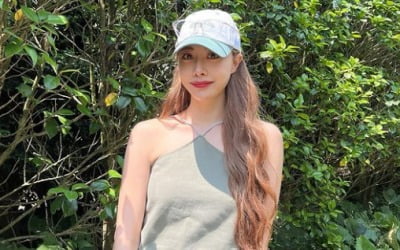 '브브걸' 은지, 노마스크로 제주도 여행중…'인간 콜라병' 자태[TEN★]