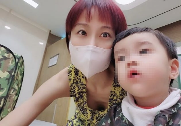 '가정 폭력 암시' 조민아, 긴급 임시 조치 보호 중 근황…"엄마는 원더우먼"[TEN★]