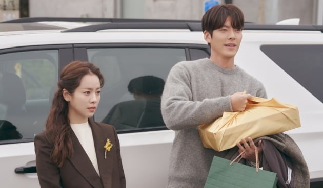 한지민, "결혼까지 하고 싶다"던 ♥김우빈 부모님 집 방문에 얼음('우리들의 블루스')