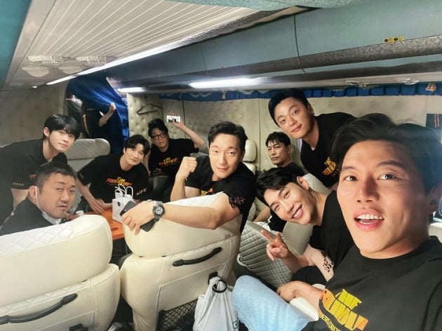 음문석, 마동석→손석구와 '범죄도시2' 1000만 돌파 인증샷 "감사"[TEN★]