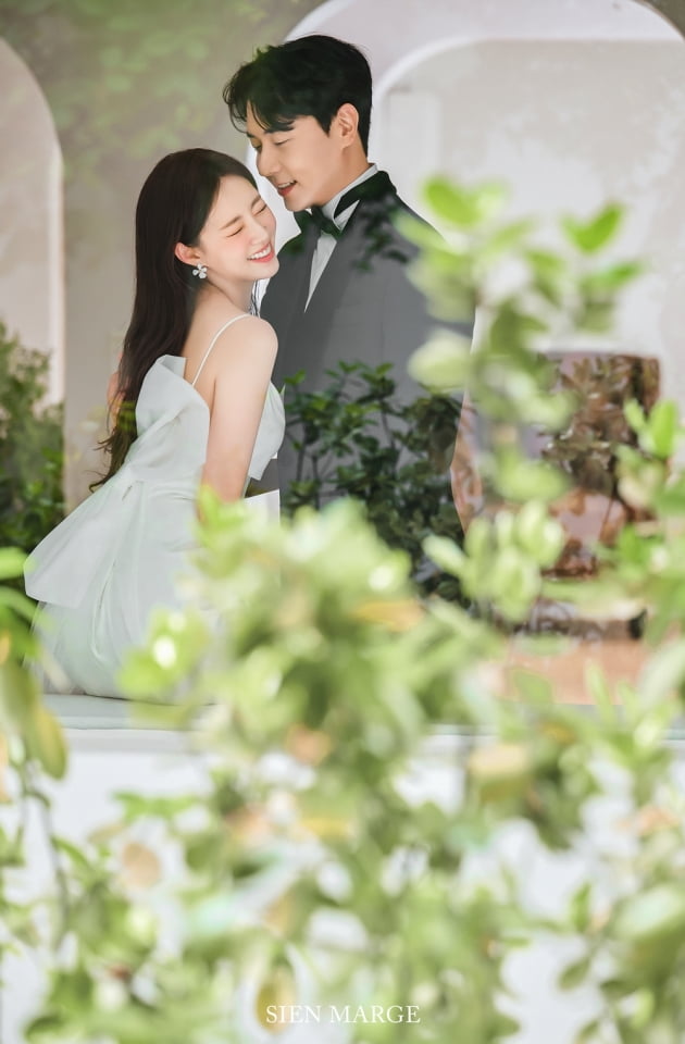 [종합] 앤디, 9세 연하 이은주 前 아나운서와 오늘 결혼…신화 세 번째 유부남