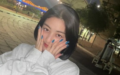 트와이스 지효, 야밤에 한강 데이트 나들이…이게 바로 큐티 리더[TEN★]