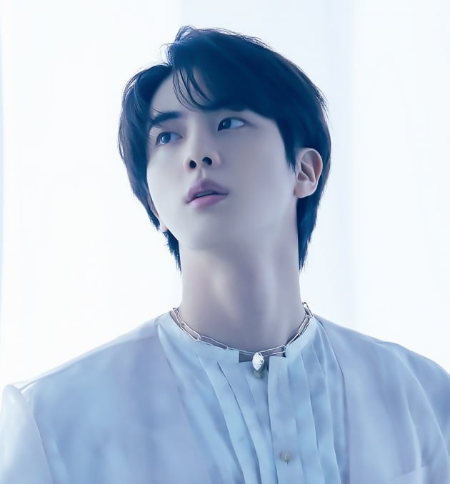 방탄소년단 진..프루프의 '에피파니 진 버전' 전 세계 은빛 보이스 물결