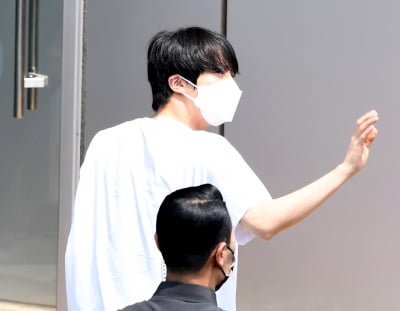 [TEN 포토] 방탄소년단 진 '설레이는 인사'