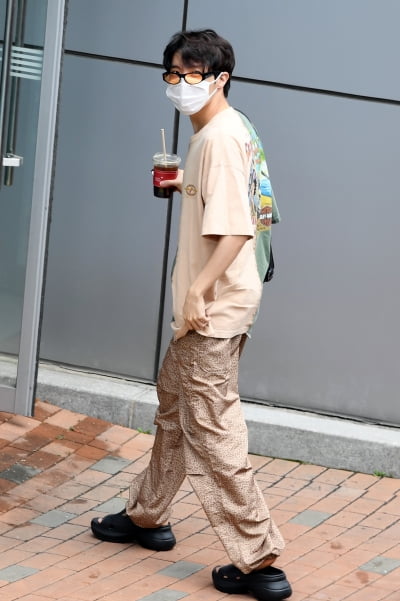 [TEN 포토] 방탄소년단 제이홉 '멋쟁이 출근길'