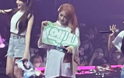 우주소녀 엑시, 콘서트서 감동 MAX…시크한 아우라까지 철철[TEN★]
