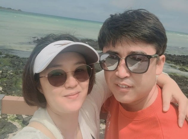 '재혼 전 임신' 이재은, ♥남편과 제주도서 먹방 중…D라인 더 볼록해지겠어[TEN★]