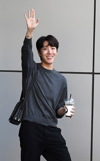 [TEN 포토] 방탄소년단 제이홉 '귀공자 인사'