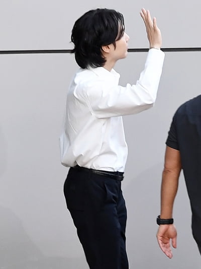 [TEN 포토] 방탄소년단 슈가 '센스가 가득한 인사'
