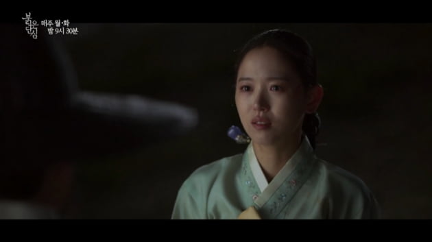[종합] 이준♥강한나, 우여곡절 끝에 재회…눈물의 포옹('붉은 단심')