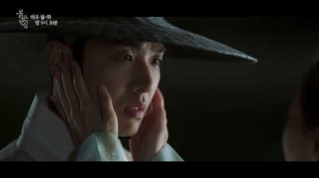 [종합] 이준♥강한나, 우여곡절 끝에 재회…눈물의 포옹('붉은 단심')
