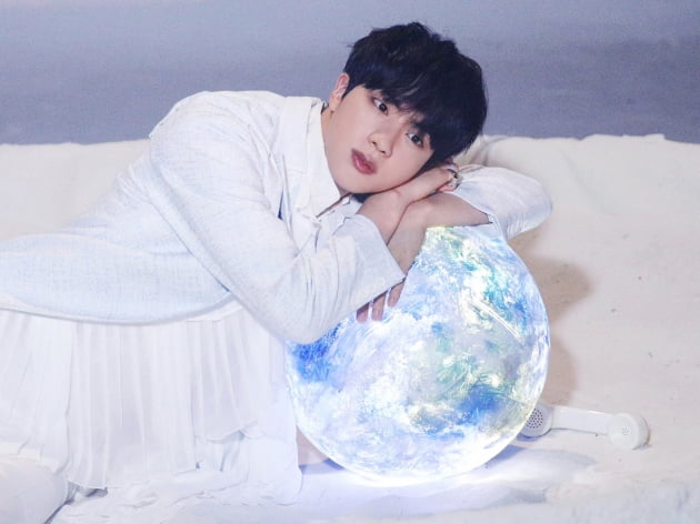 방탄소년단 진, ‘Moon’ 세계 각국 음원차트에서 재조명