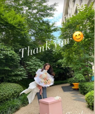 최지우, 여전히 꽃 기죽이는 미모...애엄마 맞어?[TEN★]