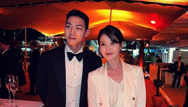 송강호 아들, 턱시도 입고 칸영화제서 아이유와 만났다…인증샷 필수[TEN★]