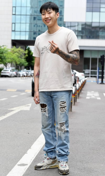[TEN 포토] 박재범 '하트 잘 안하는데...'