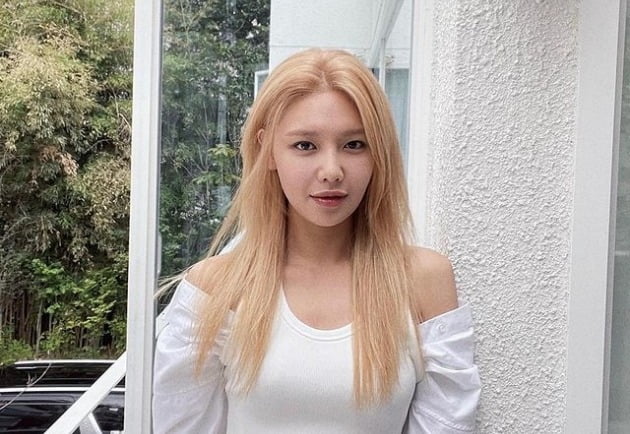 최수영, 걸그룹이었지? 금발 탈색+선명한 복근…♥정경호 깜짝 놀랄 듯[TEN★]