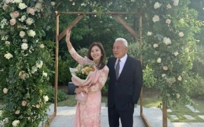 김한길♥최명길, 리마인드 웨딩 찍었나?…든든한 '두 아들'도 함께 [TEN★]