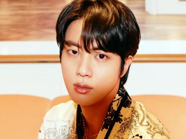 방탄소년단 진 “저는 아미들의 행복 덕분에 사는 사람” ‘Proof’ 발표 인터뷰 공개 