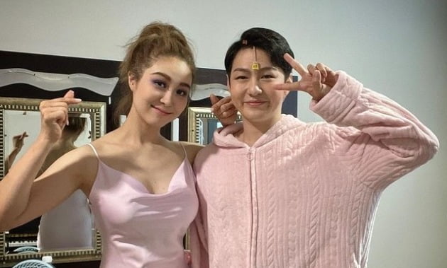 김호영 저격? 옥주현, 마이웨이 "비투비 이창섭, 셀 수 없이 뽀뽀하는 사이"[TEN★]