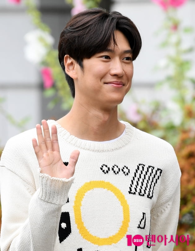 [TEN 포토] 나인우 '샤프한 옆선'