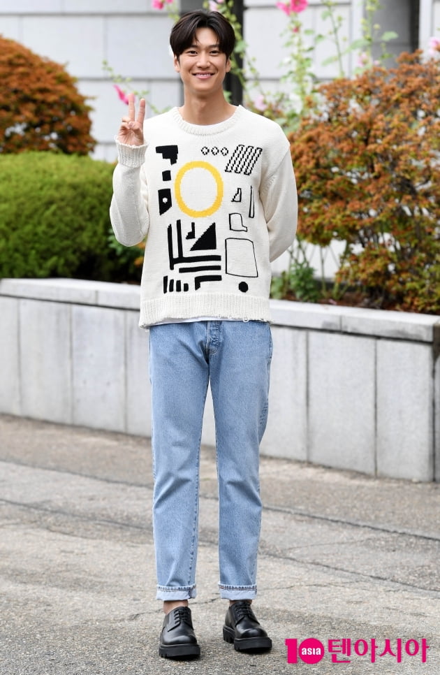 [TEN 포토] 나인우 '어마어마한 비율'