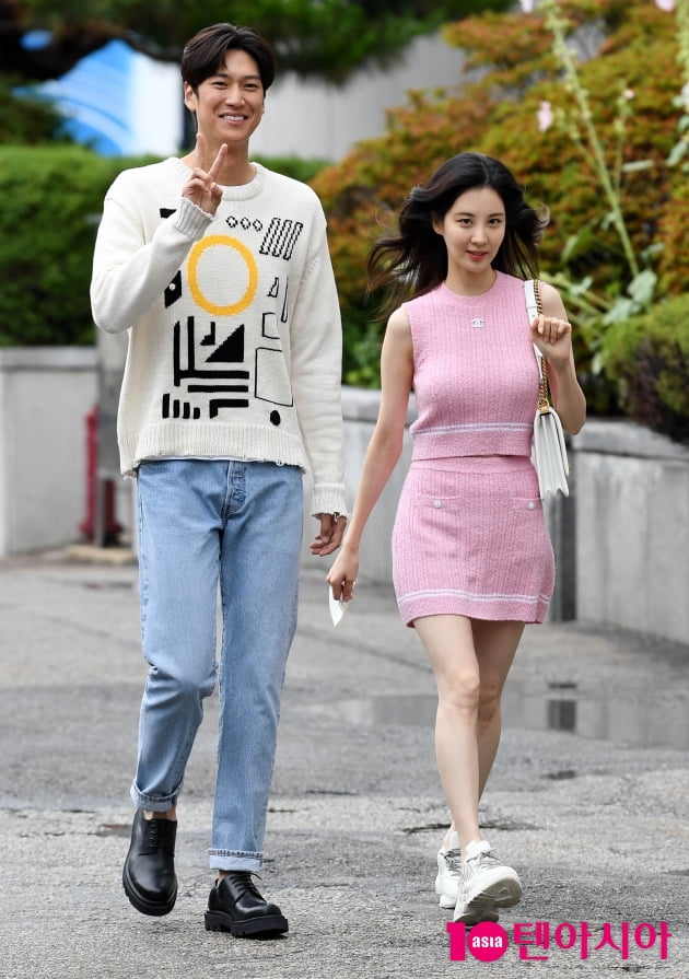 [TEN 포토] 나인우-서현 '실제 연인같은 키 차이'