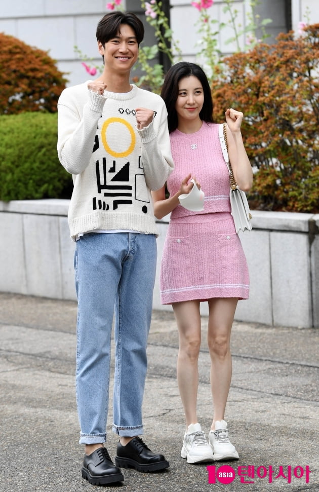 [TEN 포토] 나인우-서현 '화이팅도 스윗하게'
