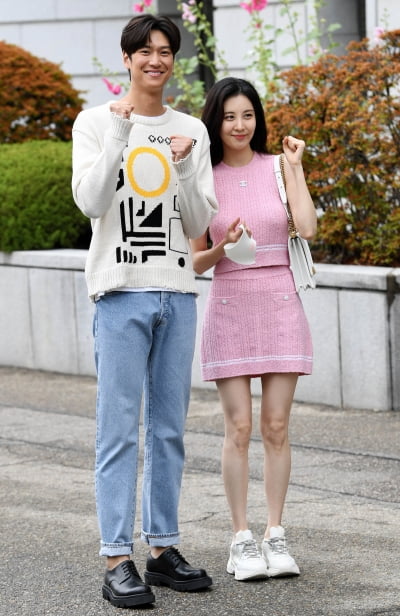 [TEN 포토] 나인우-서현 '화이팅도 스윗하게'